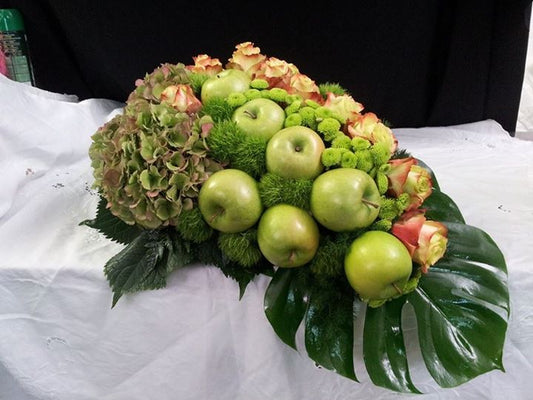 composizioni regalo di frutta e fiori
