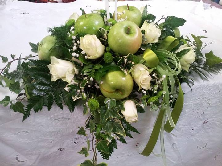 composizioni regalo di frutta e fiori