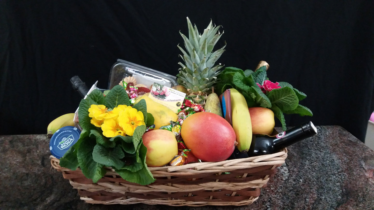 composizioni regalo di frutta e fiori